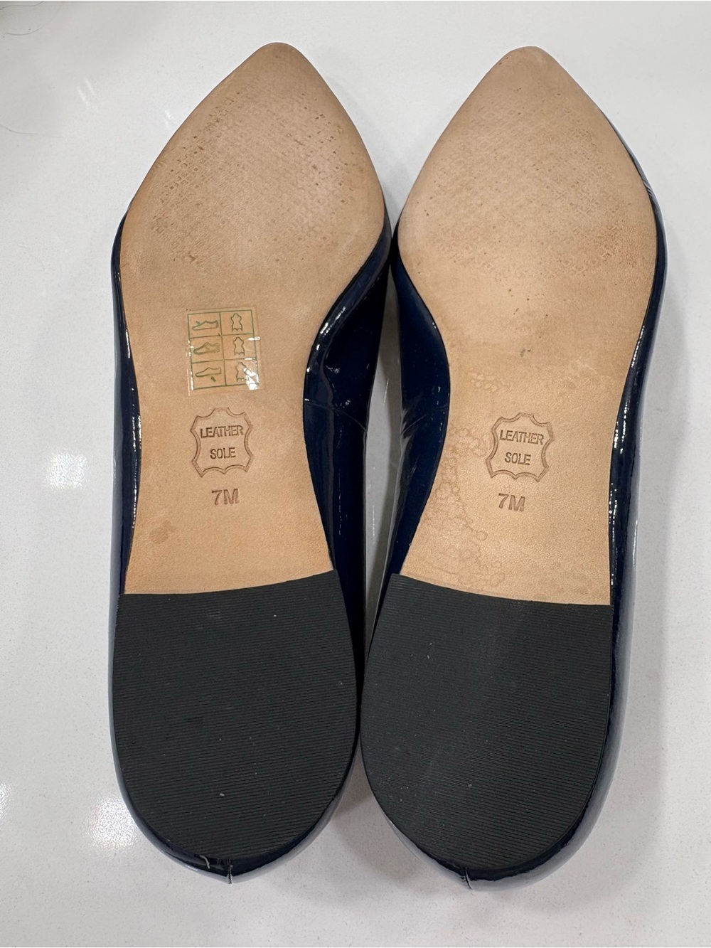 Tory Burch Melody Patent Leather Pointy Toe
Flats Pearl Emblem Slip On Size 7 - Picture 7 of 8